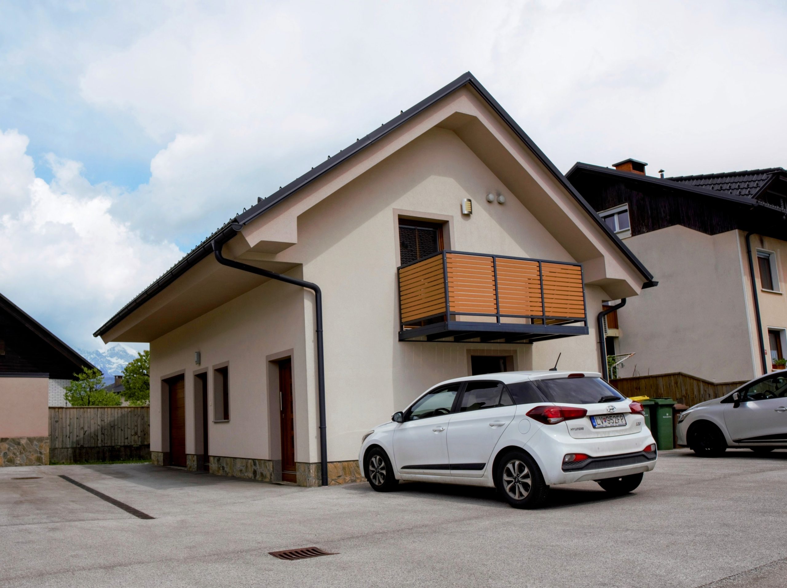 SMALL COSY HOUSE